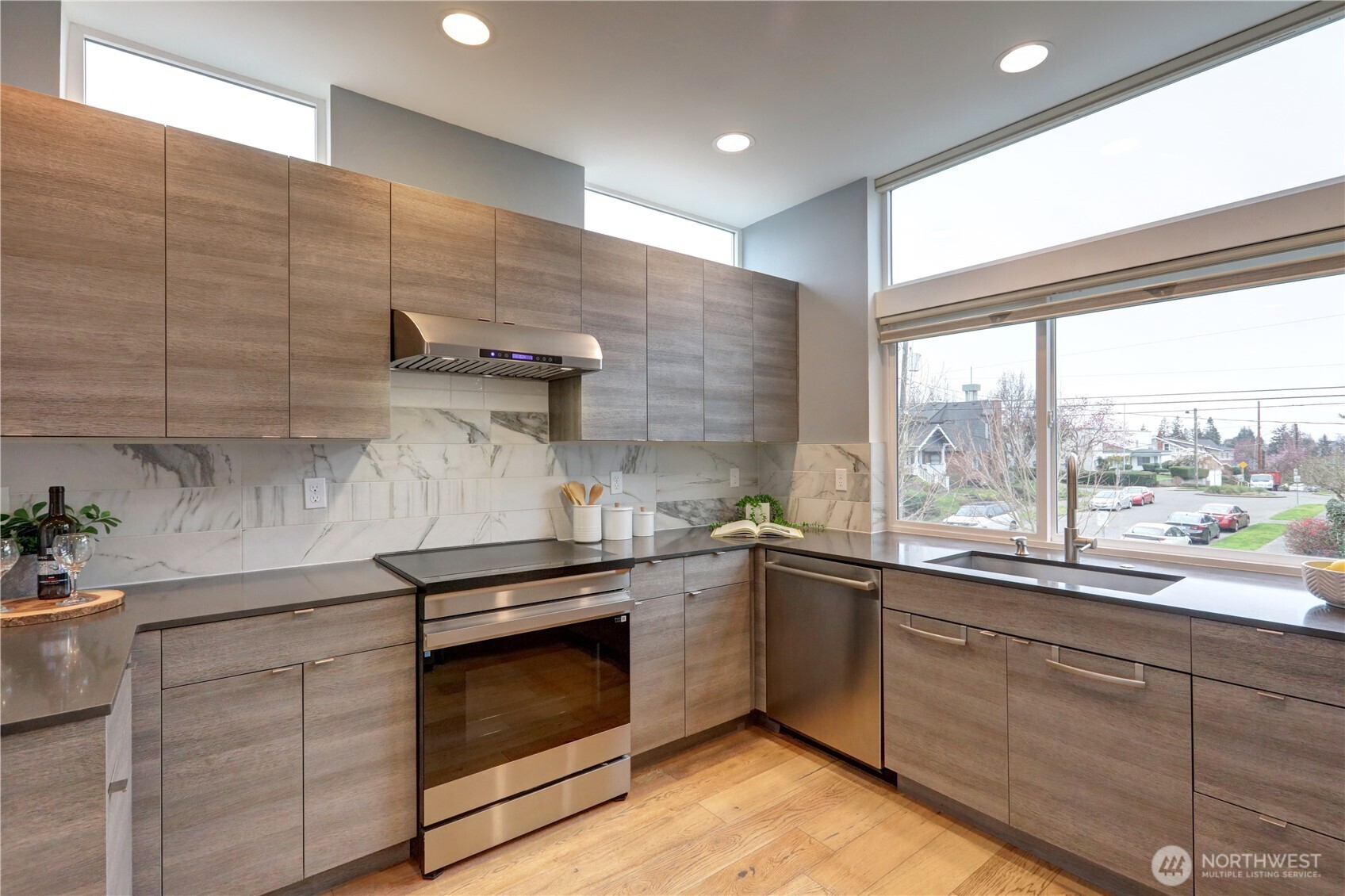 3931 California Avenue Southwest Seattle, WA 98116 - Photo 10 of 24