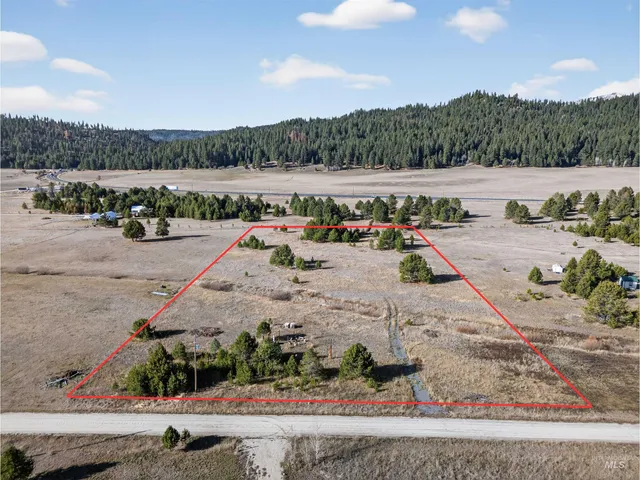$279,900 | 10201 Packsaddle Road, Cascade, ID 83611