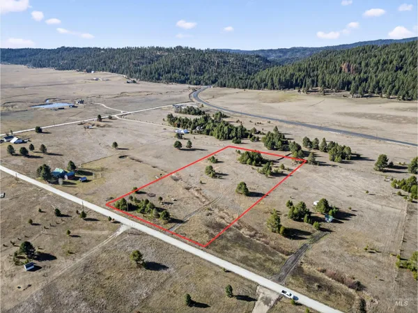 $279,900 | 10201 Packsaddle Road, Cascade, ID 83611