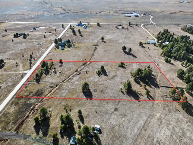 $279,900 | 10201 Packsaddle Road, Cascade, ID 83611