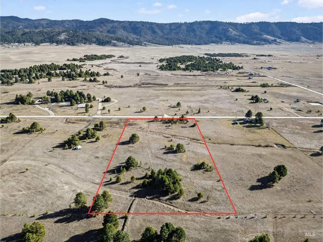 $279,900 | 10201 Packsaddle Road, Cascade, ID 83611