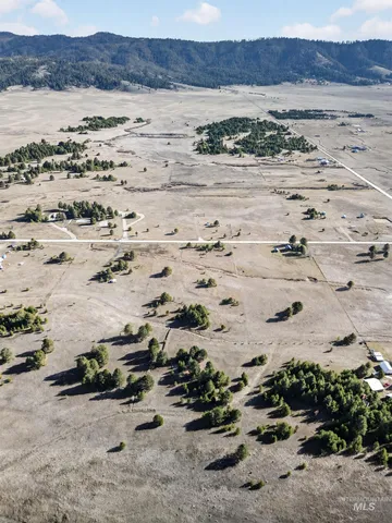 $279,900 | 10201 Packsaddle Road, Cascade, ID 83611