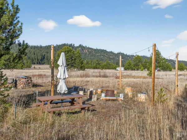 $279,900 | 10201 Packsaddle Road, Cascade, ID 83611