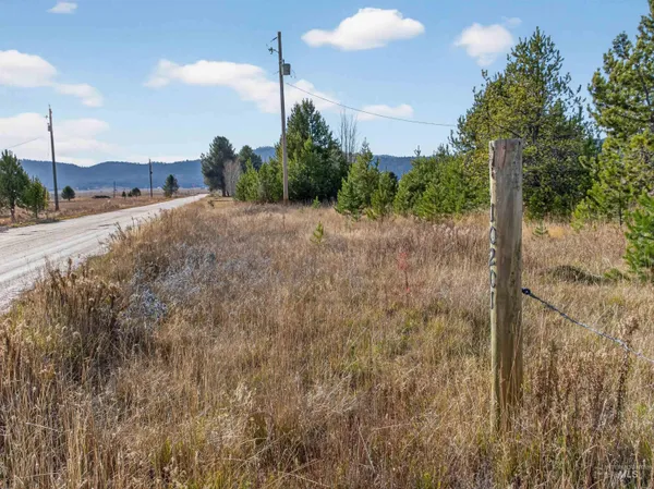 $279,900 | 10201 Packsaddle Road, Cascade, ID 83611