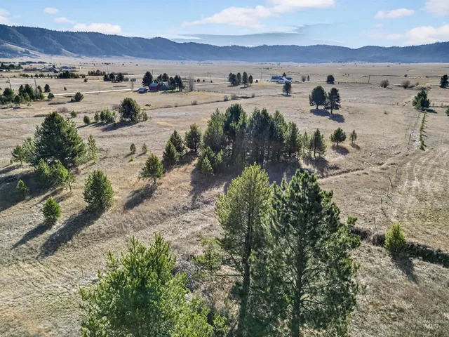 $279,900 | 10201 Packsaddle Road, Cascade, ID 83611