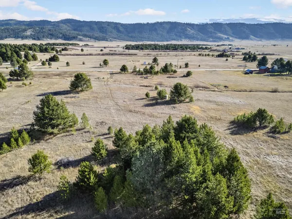$279,900 | 10201 Packsaddle Road, Cascade, ID 83611