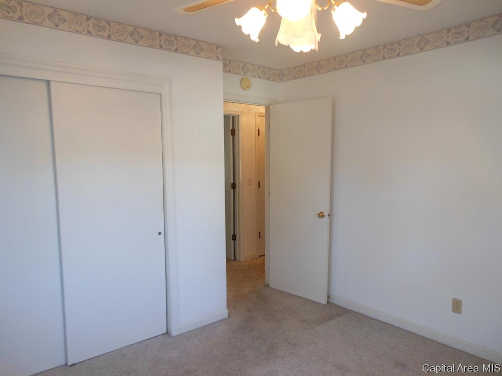 33 Abbot Road Springfield, IL 62704 - Photo 12 of 28