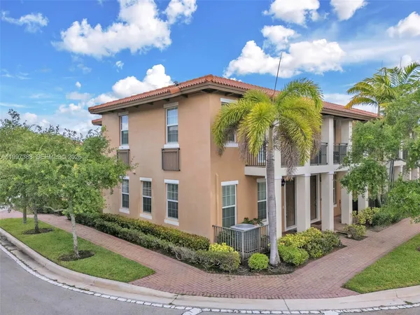 $525,000 | 1148 Southwest 147th Avenue, Pembroke Pines, FL 33027
