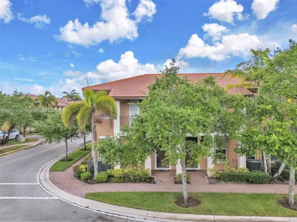 $525,000 | 1148 Southwest 147th Avenue, Pembroke Pines, FL 33027