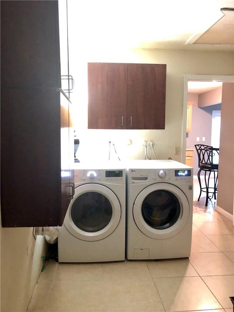 9171 Southwest 18th Road Boca Raton, FL 33428 - Photo 4 of 22 LARGE LAUNDRY ROOM