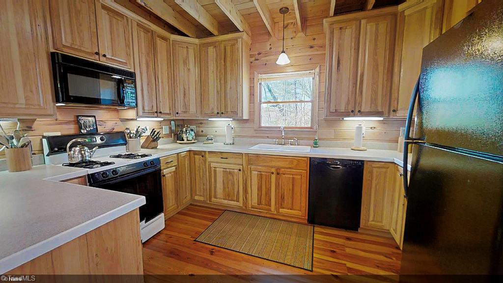 290 Eagle Nest Road Purlear, NC 28665 - Photo 12 of 48