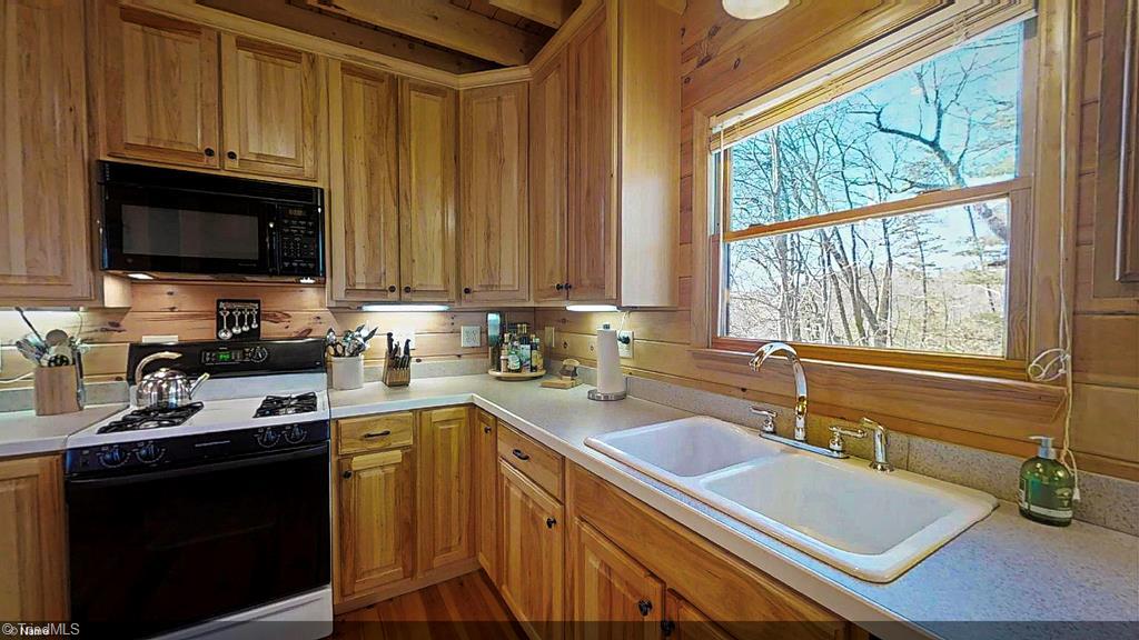 290 Eagle Nest Road Purlear, NC 28665 - Photo 14 of 48