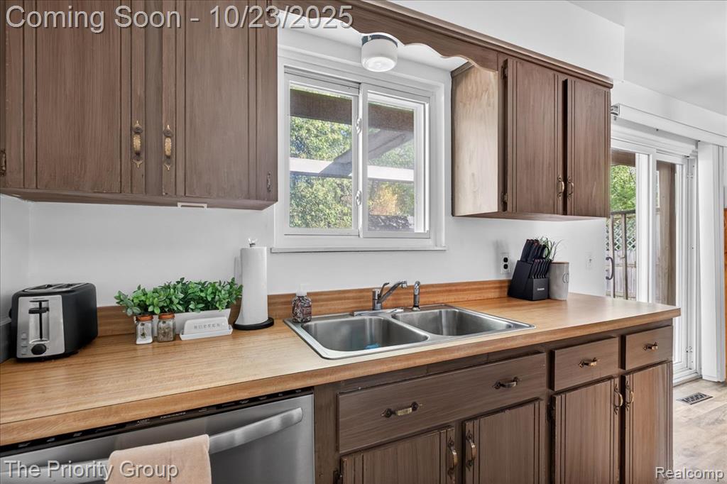 4700 Siebert Road Waterford, MI 48328 - Photo 16 of 42 Gallery Image 16