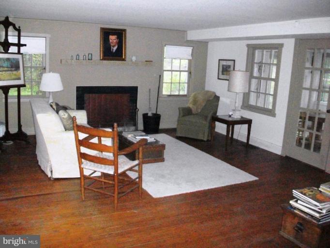 7874 Bozman Neavitt Road Bozman, MD 21612 - Photo 20 of 24 Living Room