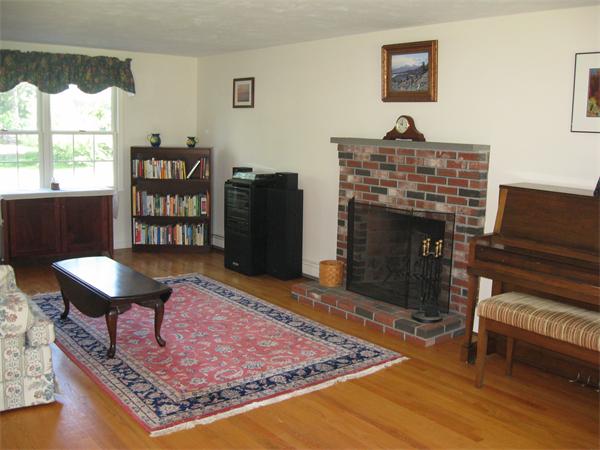 18 Spring Street Mansfield, MA 02048 - Photo 5 of 22 Gallery Image 5