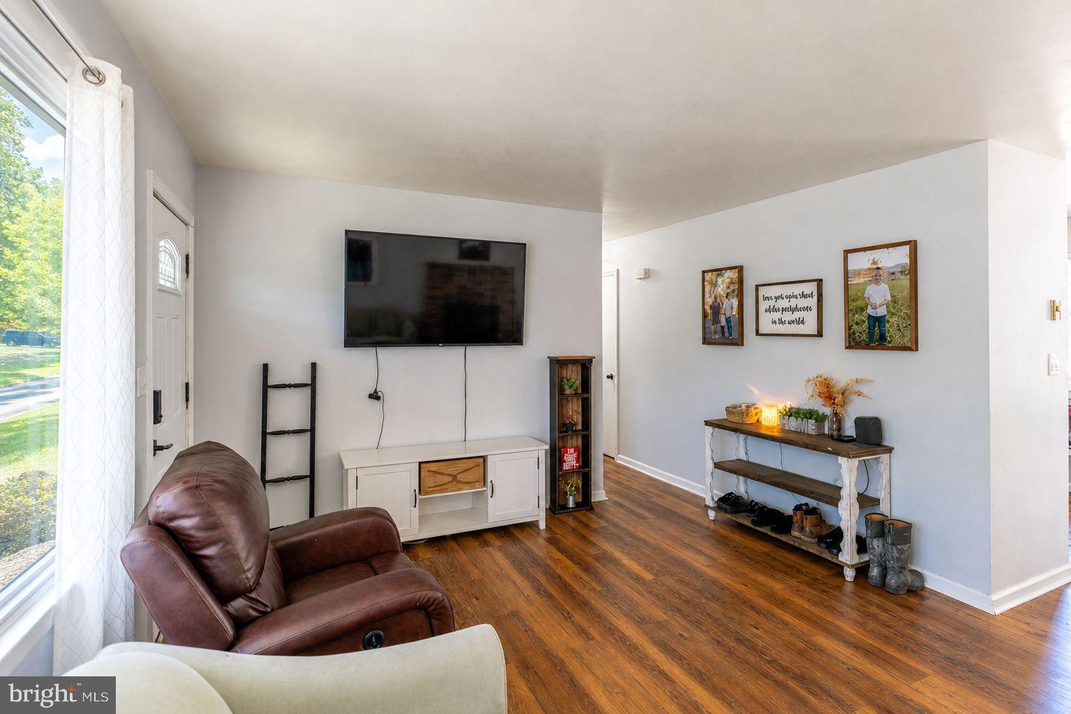 182 Rose Valley Road Pottstown, PA 19464 - Photo 23 of 52 Bright and inviting living space.