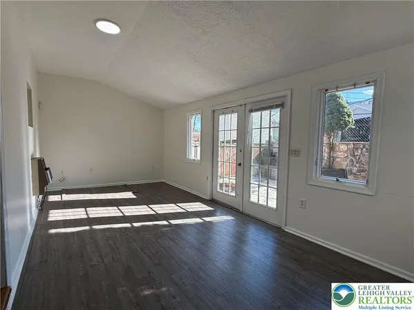 $1,950 | 1177 Arcadia Street, Bethlehem, PA 18018