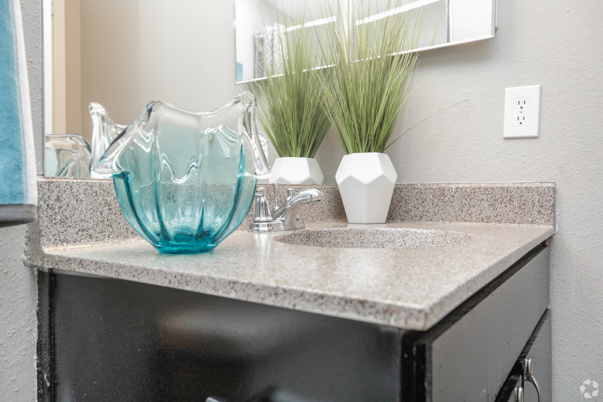 10250 Lands End Drive, Unit 1010 Houston, TX 77099 - Photo 17 of 27 a view of a living room