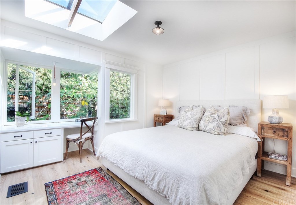 564 Oak Street Laguna Beach, CA 92651 - Photo 19 of 34 One of 3 spacious guest rooms, each boasting skylights with tons of natural light, built-in desks, and custom closets.