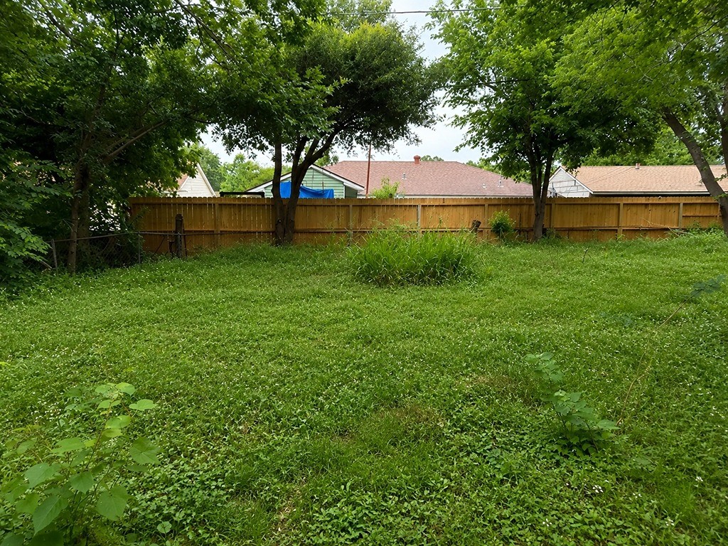 5822 Lyndhurst Drive Houston, TX 77033 - Photo 3 of 10