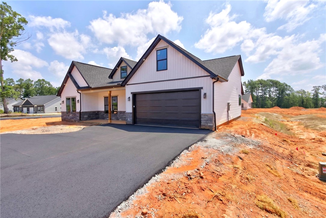 424 Blume Road Anderson, SC 29625 - Photo 3 of 30 A newly constructed residence showcasing modern architecture and a clean, fresh exterior.
