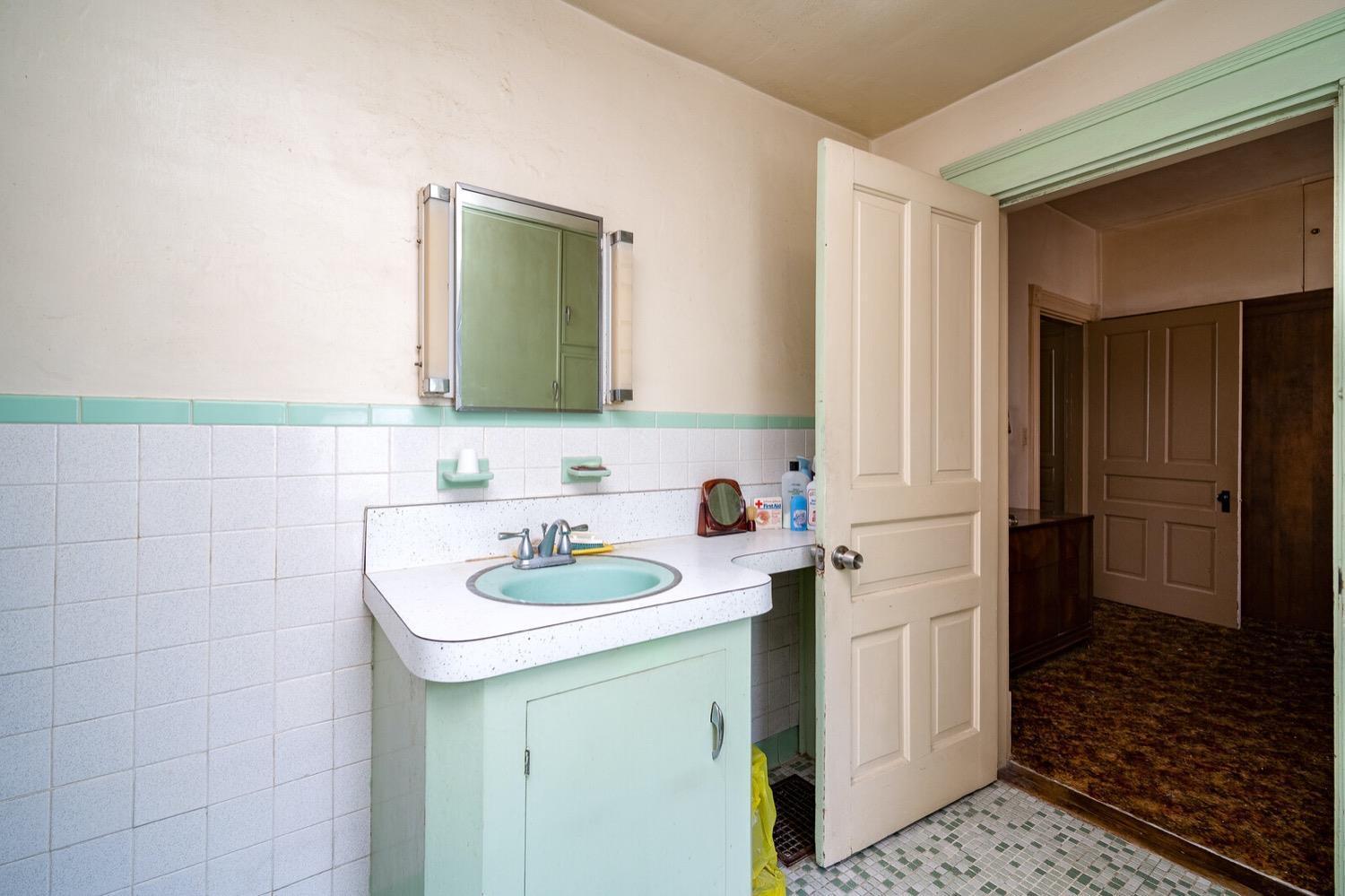 5708 Ridge Avenue Cincinnati, OH 45213 - Photo 18 of 32 Gallery Image 18
