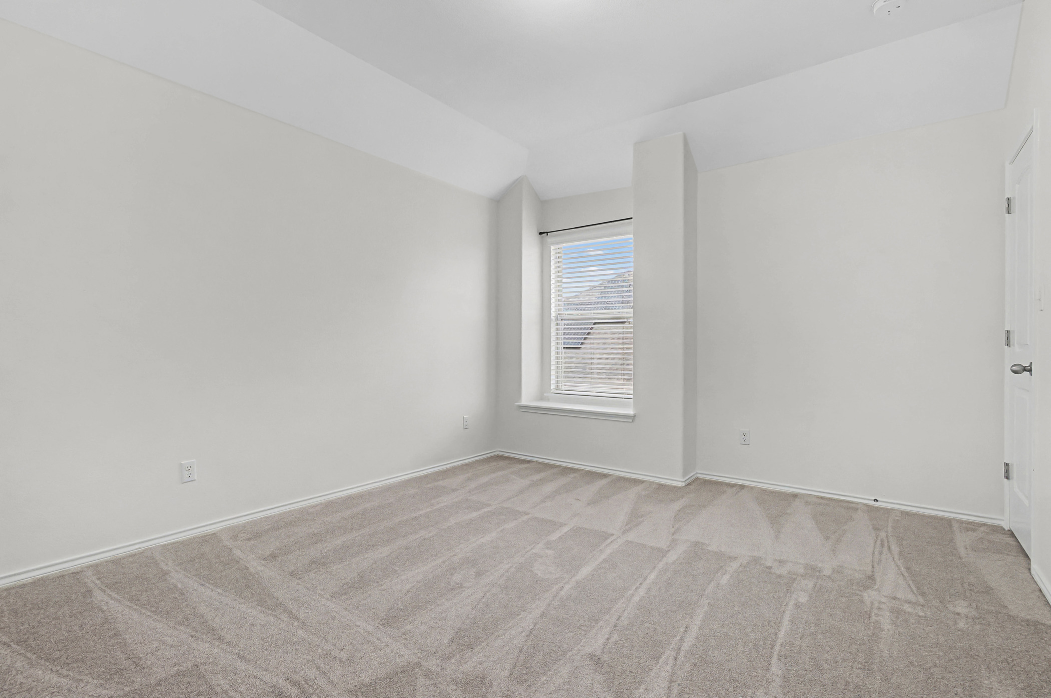 501 Silver Trail Round Rock, TX 78664 - Photo 19 of 22 an empty room with windows