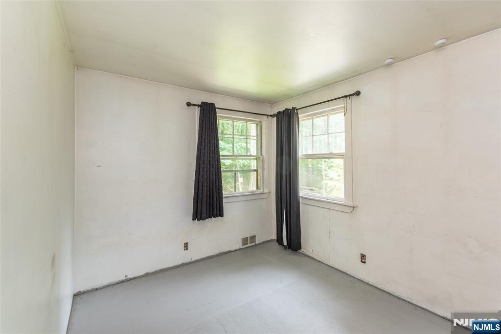 197 Snake Den Road Wanaque, NJ 07465 - Photo 13 of 18
