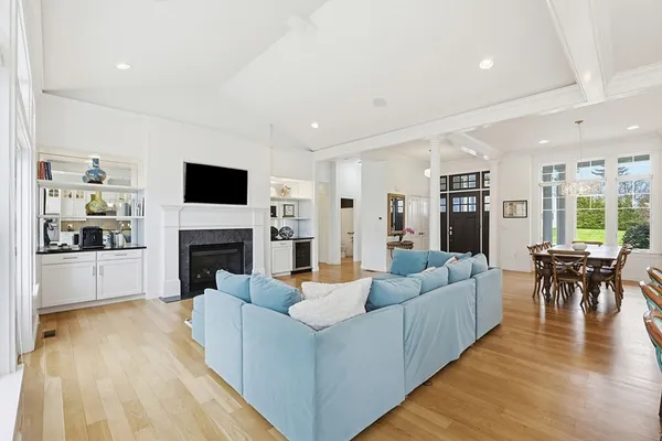$1,149,900 | 105 Palmer River Road, Swansea, MA 02777