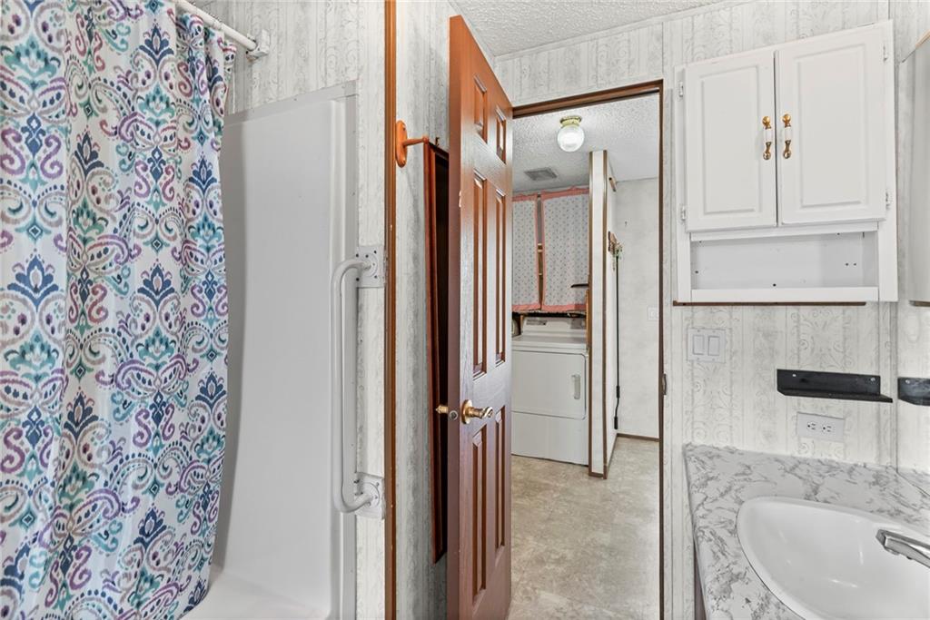 302 Sycamore Street Carrollton, MO 64633 - Photo 15 of 27