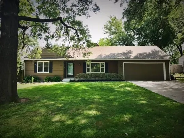 $439,950 | 5501 West 70th Terrace, Prairie Village, KS 66208