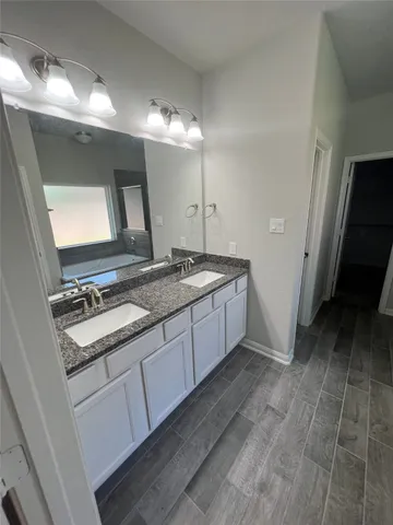 $2,425 | 303 Woodhaven Drive, West Columbia, TX 77486