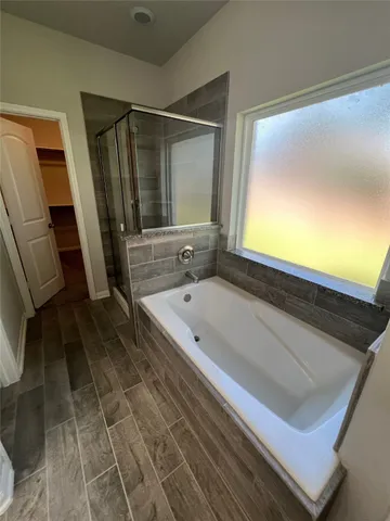 $2,425 | 303 Woodhaven Drive, West Columbia, TX 77486