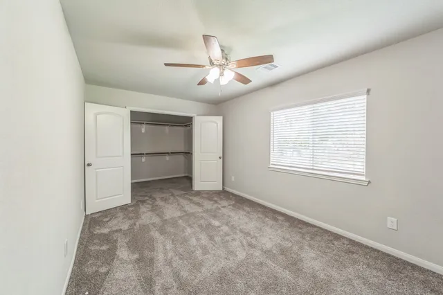 $2,425 | 303 Woodhaven Drive, West Columbia, TX 77486