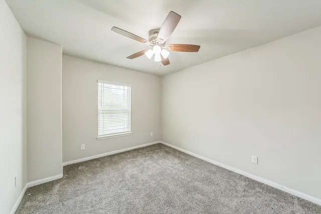 $2,425 | 303 Woodhaven Drive, West Columbia, TX 77486