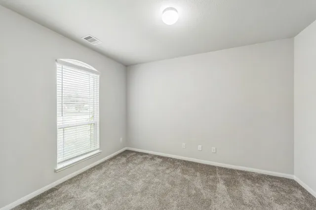 $2,425 | 303 Woodhaven Drive, West Columbia, TX 77486