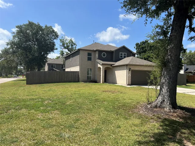 $2,425 | 303 Woodhaven Drive, West Columbia, TX 77486