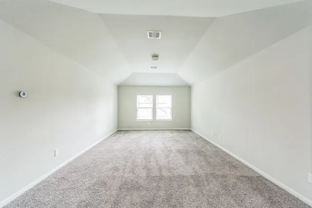 $2,425 | 303 Woodhaven Drive, West Columbia, TX 77486