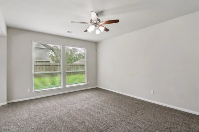 $2,425 | 303 Woodhaven Drive, West Columbia, TX 77486