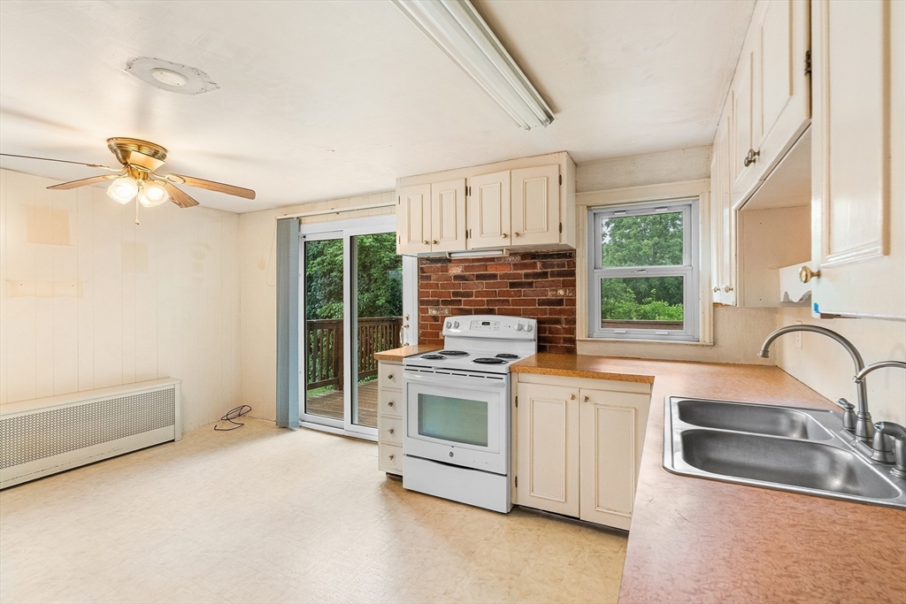 31 Conway Street Worcester, MA 01607 - Photo 11 of 34