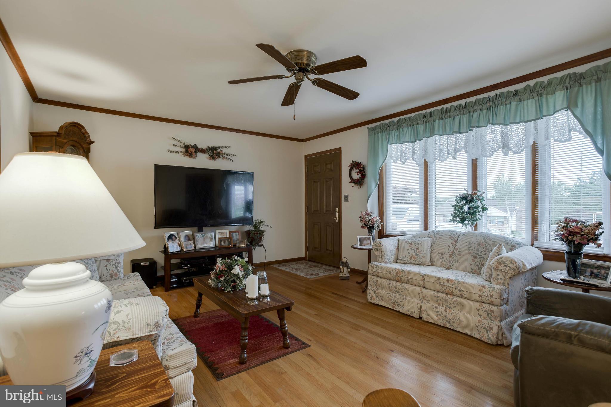 4225 Mispillion Road Baltimore, MD 21236 - Photo 4 of 20 Living Room