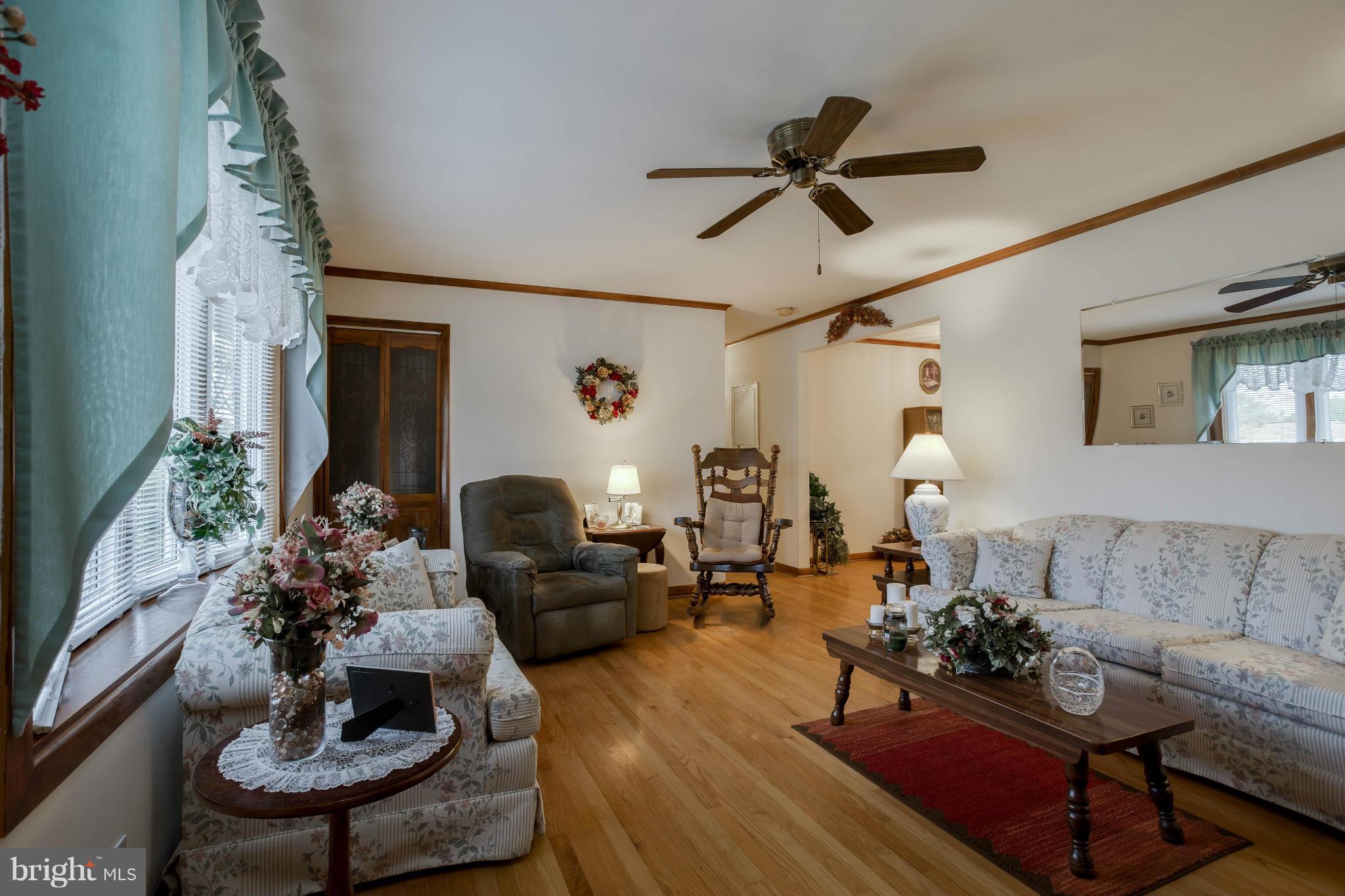 4225 Mispillion Road Baltimore, MD 21236 - Photo 5 of 20 Living Room