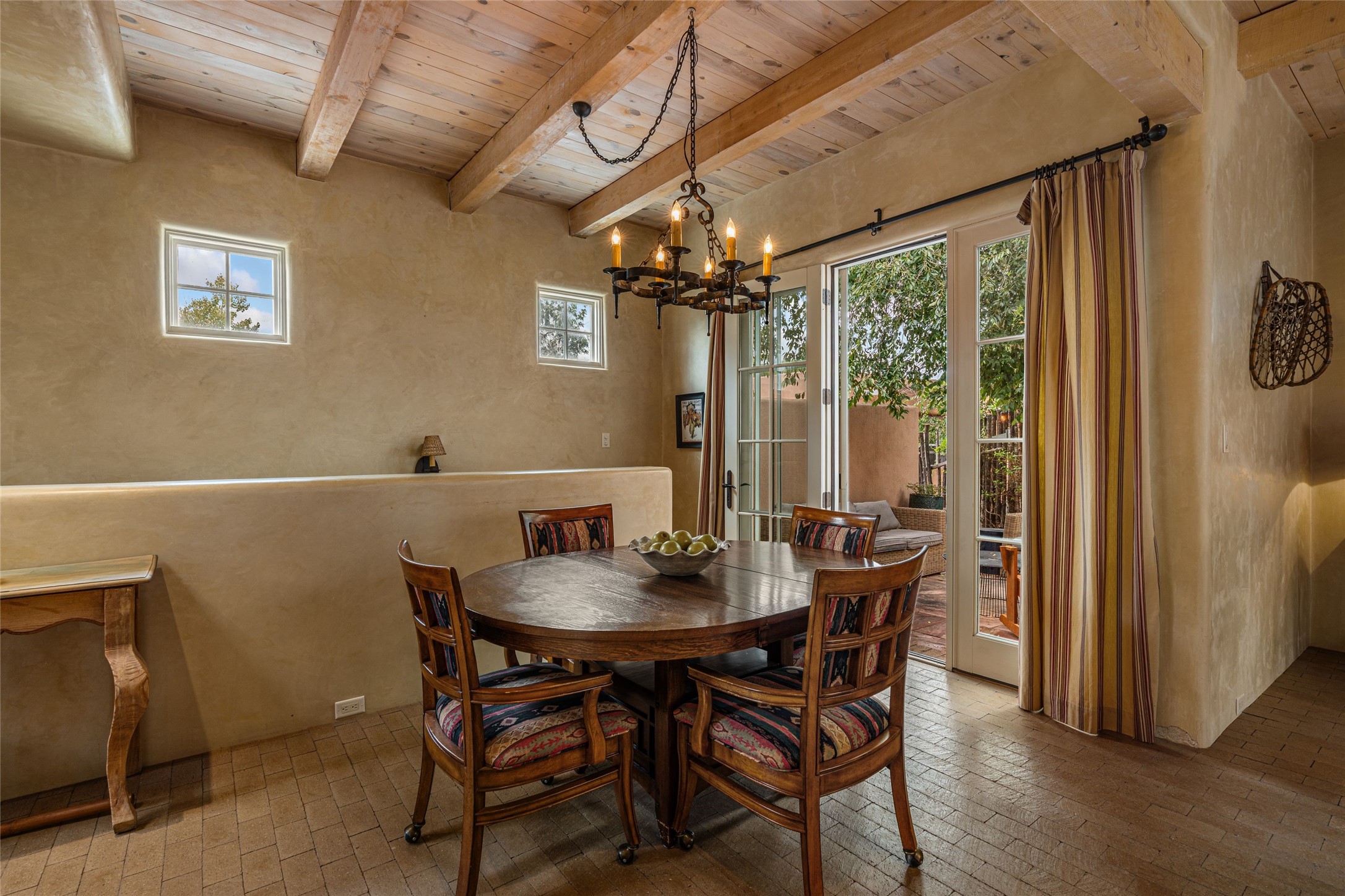 1 Cerro Gordo Road, Unit B Santa Fe, NM 87501 - Photo 7 of 25 Central dining open to everything!