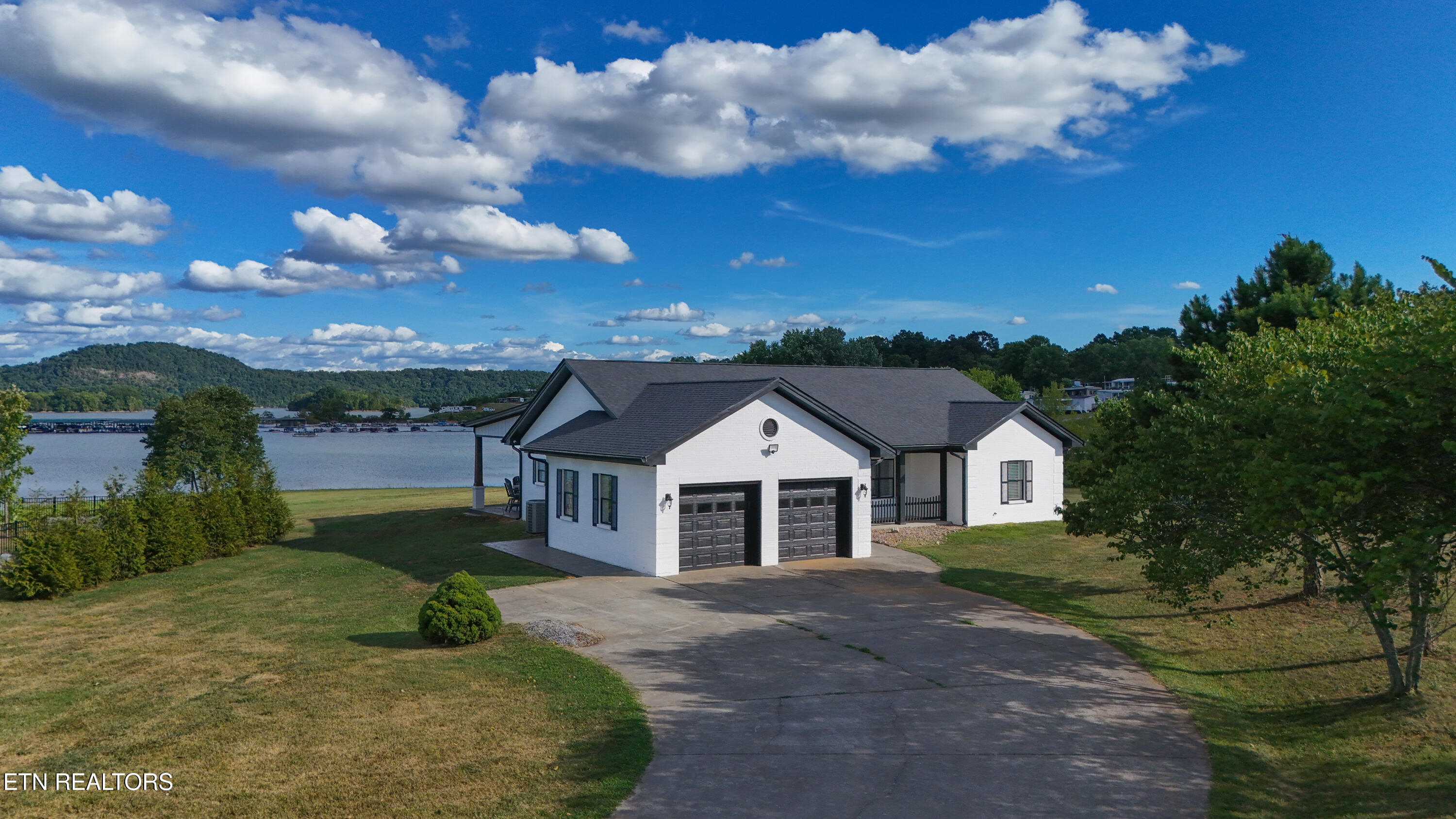 460 Peninsula Pointe Rutledge, TN 37861 - Photo 2 of 47 1132F05E-227B-410C-B532-CA43EF10DEBB