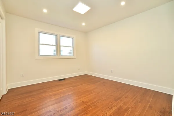 $2,800 | 25 Sanford Avenue, Unit 1, Belleville, NJ 07109