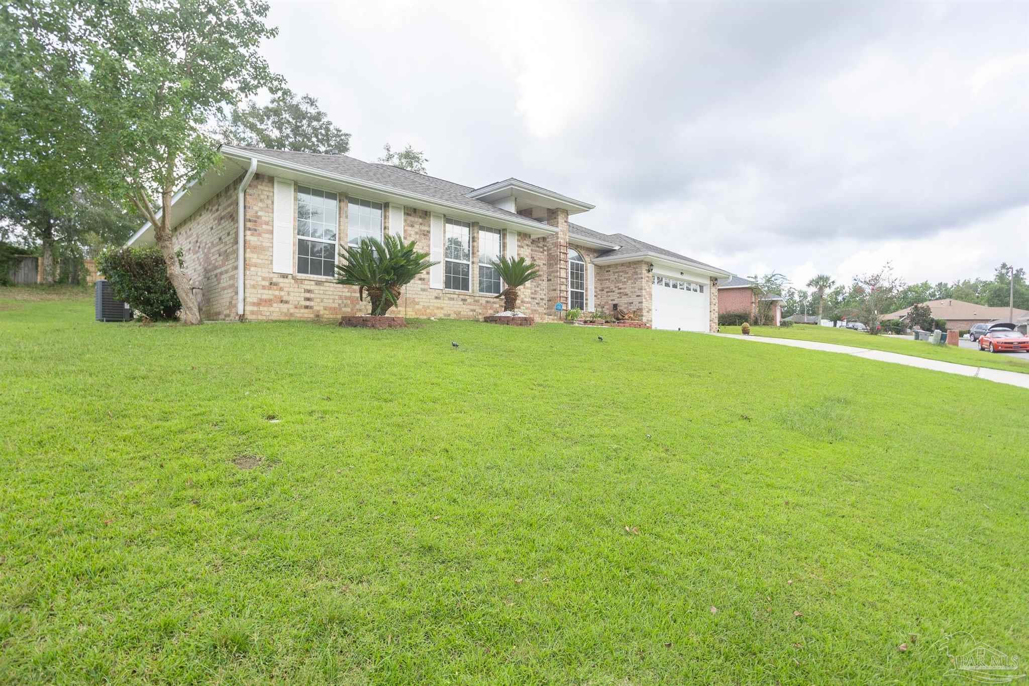 450 Turnberry Road Cantonment, FL 32533 - Photo 4 of 42 Gallery Image 4