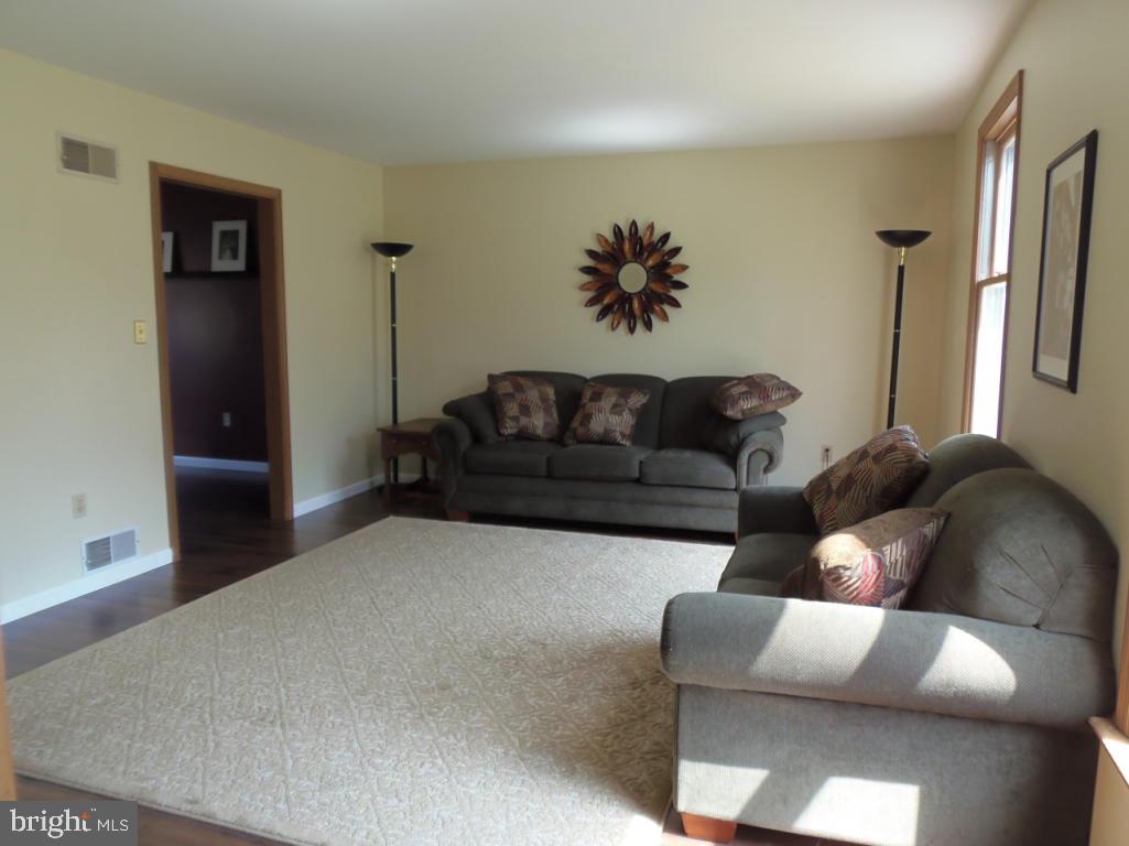 2641 Pinewood Road Lancaster, PA 17601 - Photo 2 of 35