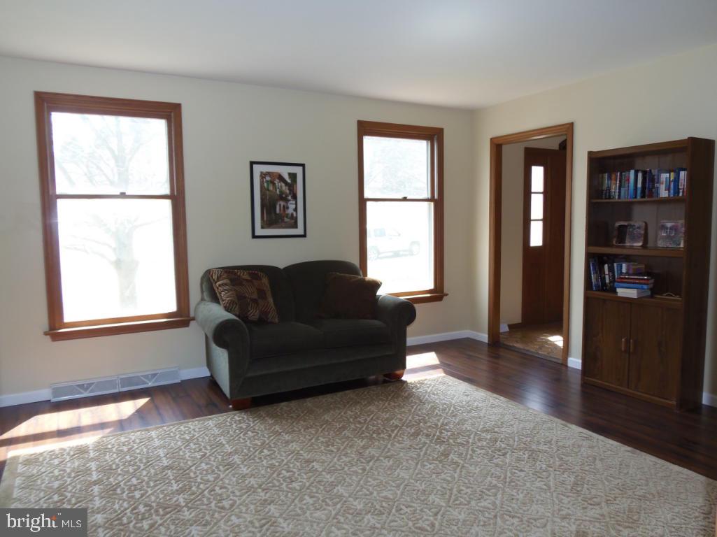 2641 Pinewood Road Lancaster, PA 17601 - Photo 3 of 35