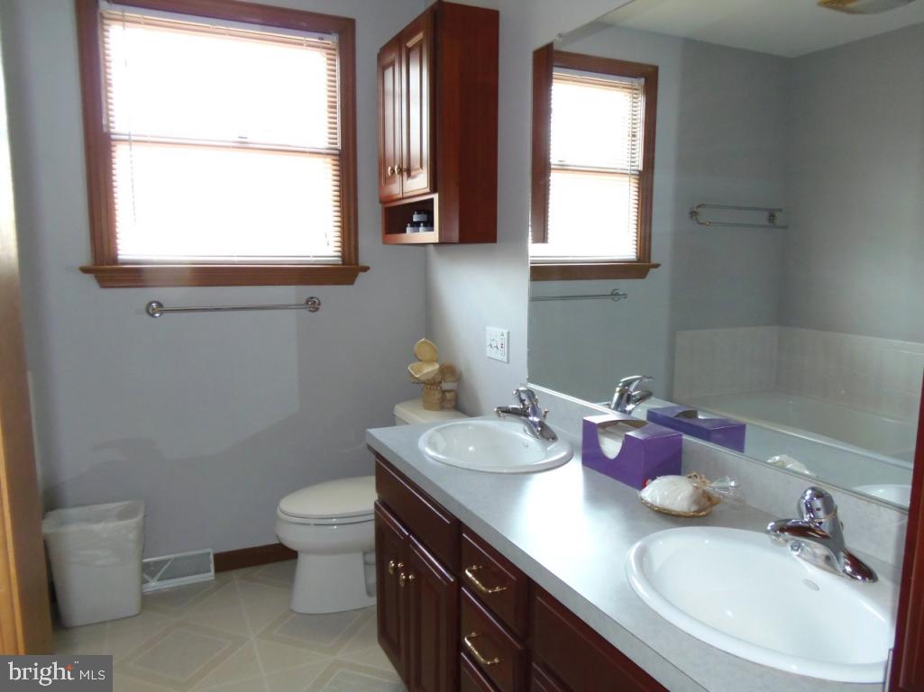 2641 Pinewood Road Lancaster, PA 17601 - Photo 23 of 35