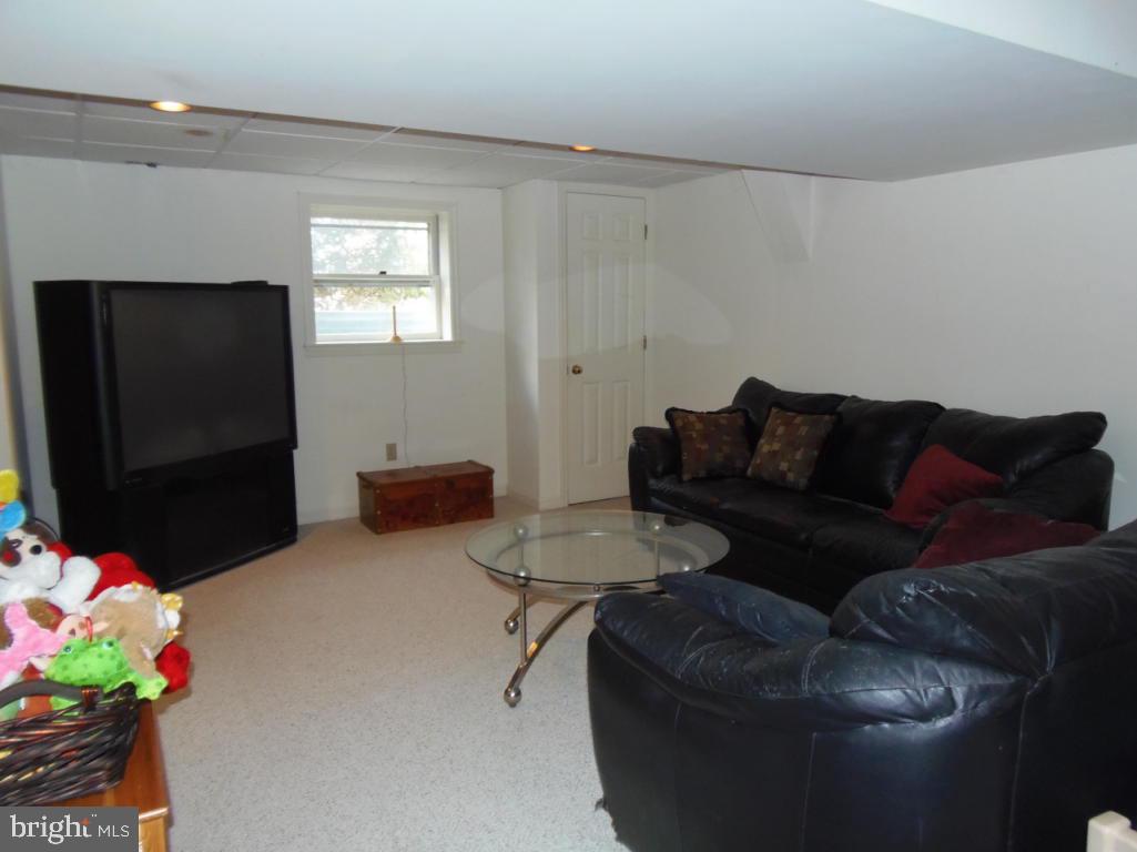 2641 Pinewood Road Lancaster, PA 17601 - Photo 27 of 35